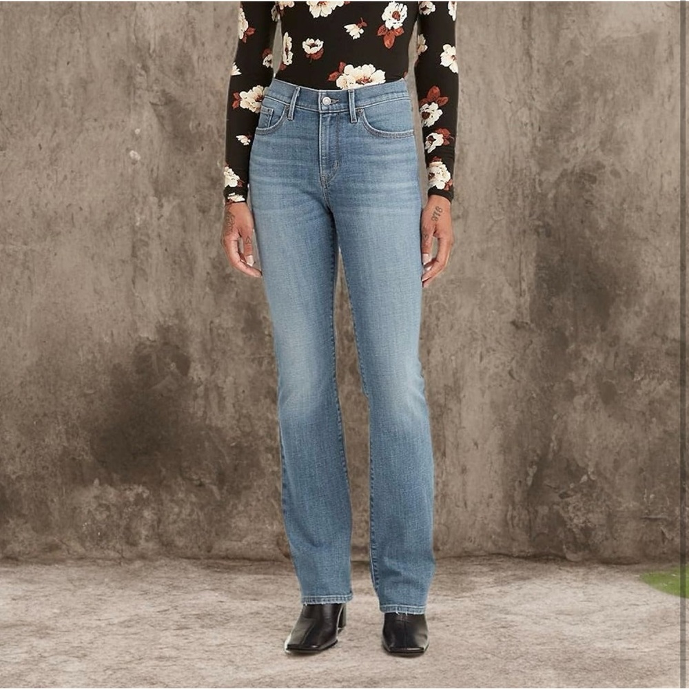 LEVI’S 515 BOOTCUT LIGHT WASH WOMEN’S SIZE 6 SHORT CASUAL STREETWEAR TRAVEL JEAN